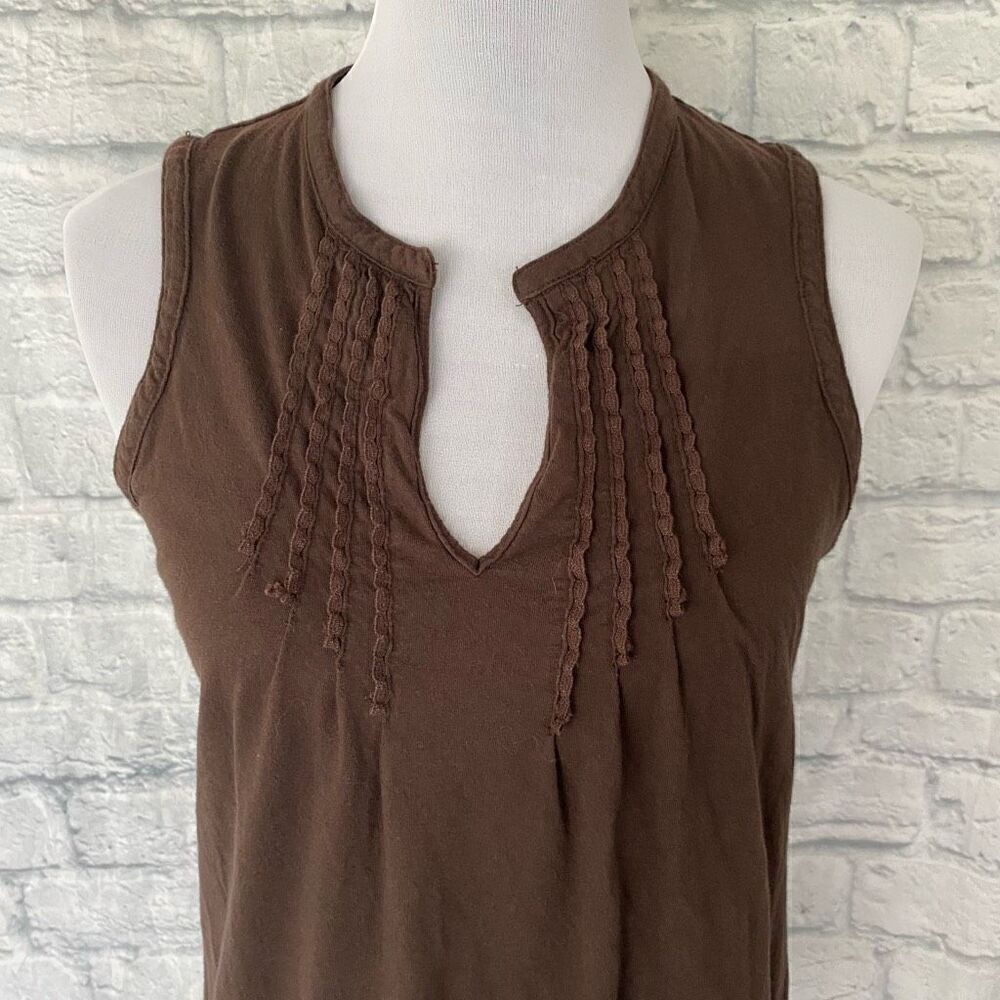 New York & Co women M scoopneck to v-cut pleated tank top brown - Picture 3 of 9
